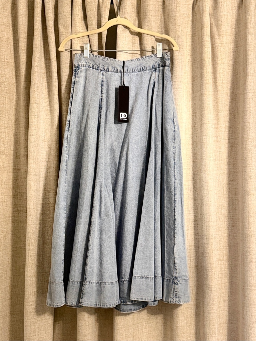 NWT - Light Wash Denim Midi Skirt - Flared Pleated Style - size 6